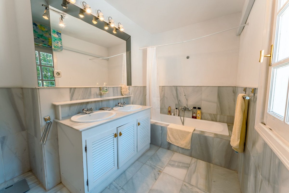 8 Bed Finca - Cortijo in Cancelada