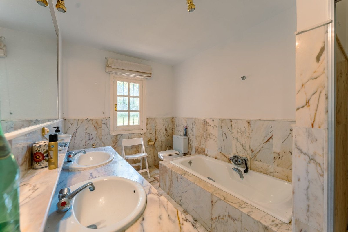 8 Bed Finca - Cortijo in Cancelada