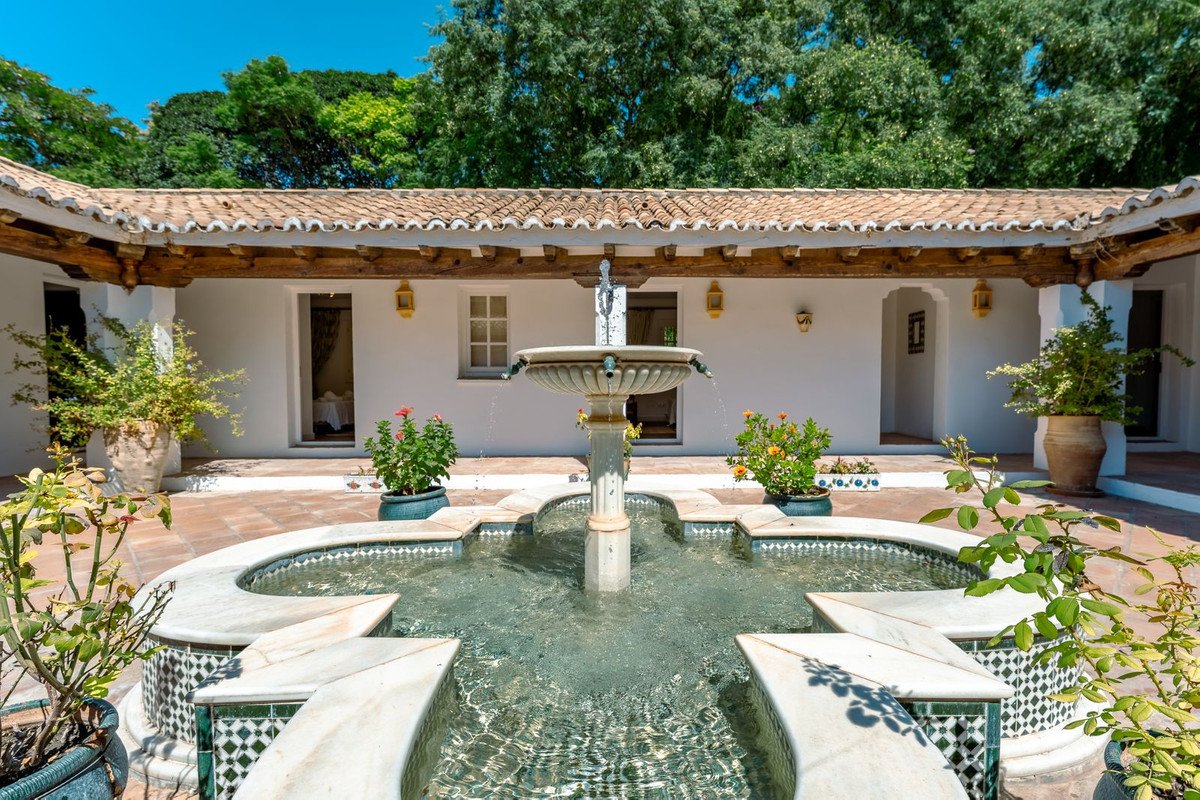 8 Bed Finca - Cortijo in Cancelada