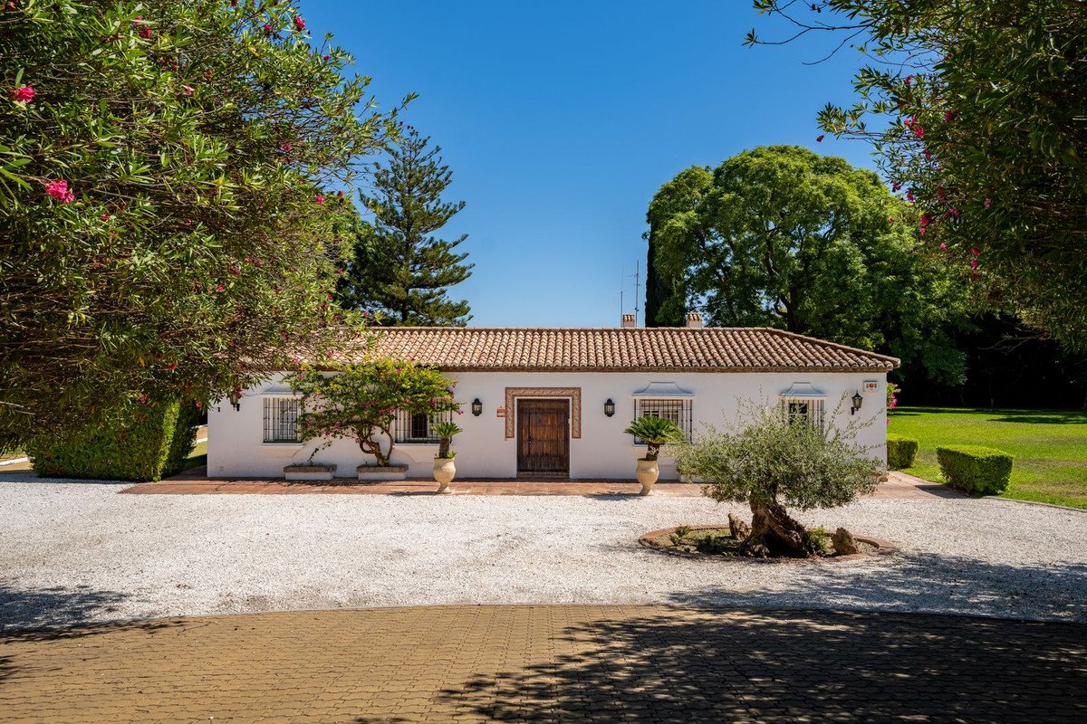 8 Bed Finca - Cortijo in Cancelada