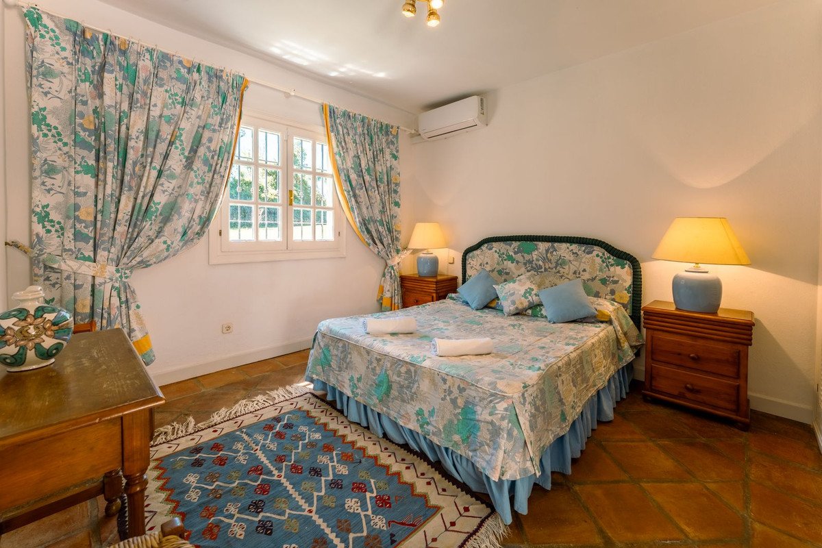8 Bed Finca - Cortijo in Cancelada