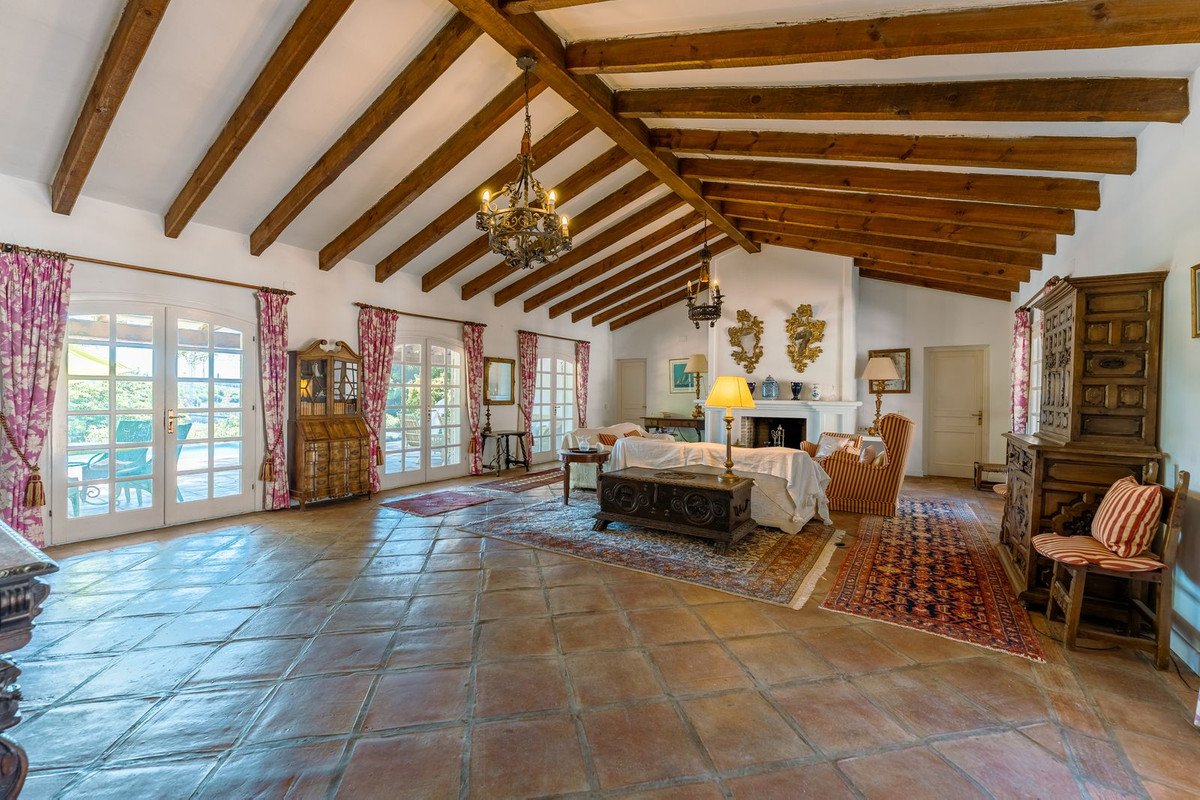 8 Bed Finca - Cortijo in Cancelada