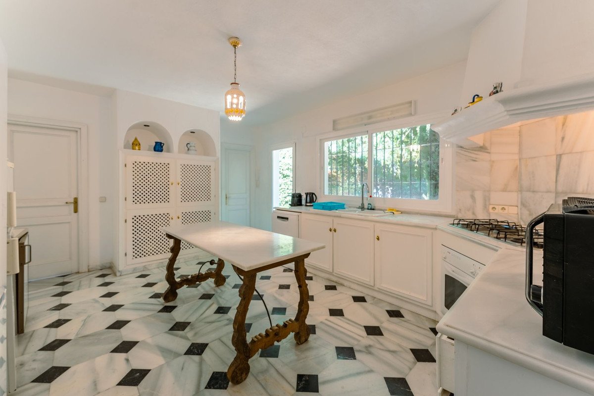 8 Bed Finca - Cortijo in Cancelada