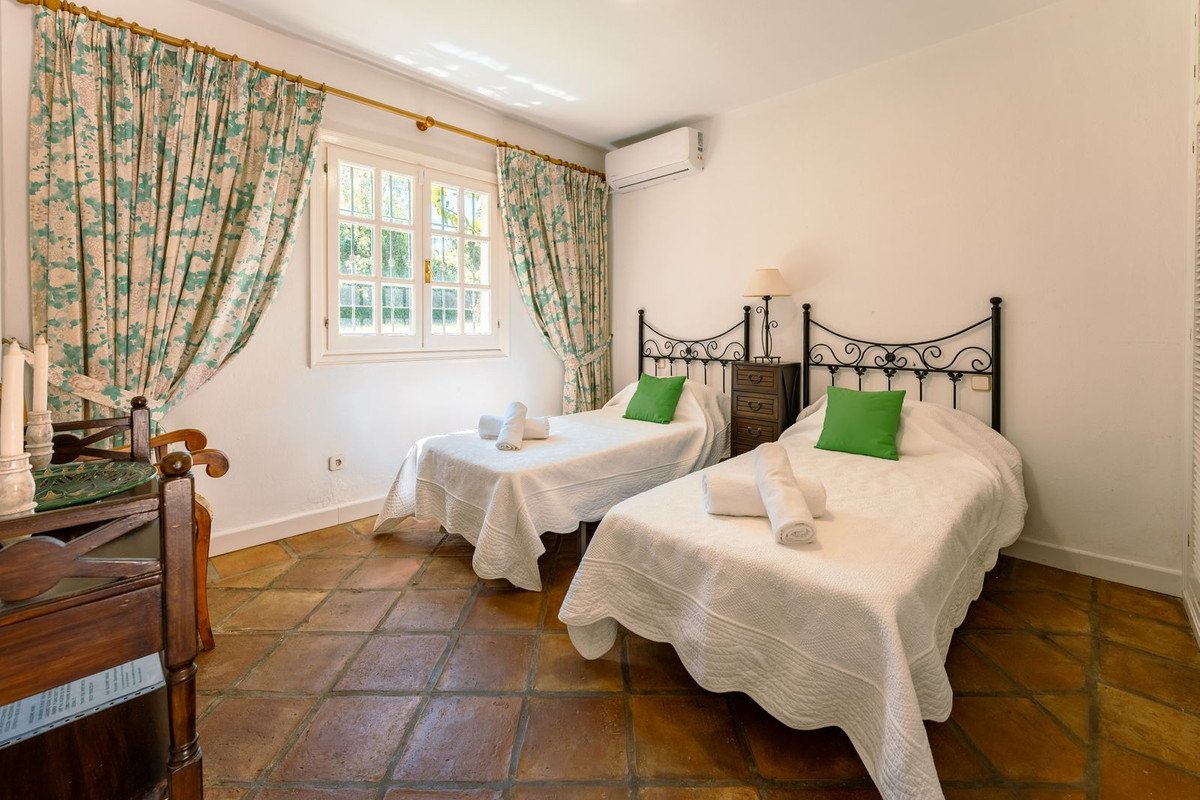 8 Bed Finca - Cortijo in Cancelada