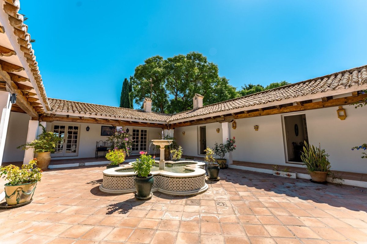 8 Bed Finca - Cortijo in Cancelada