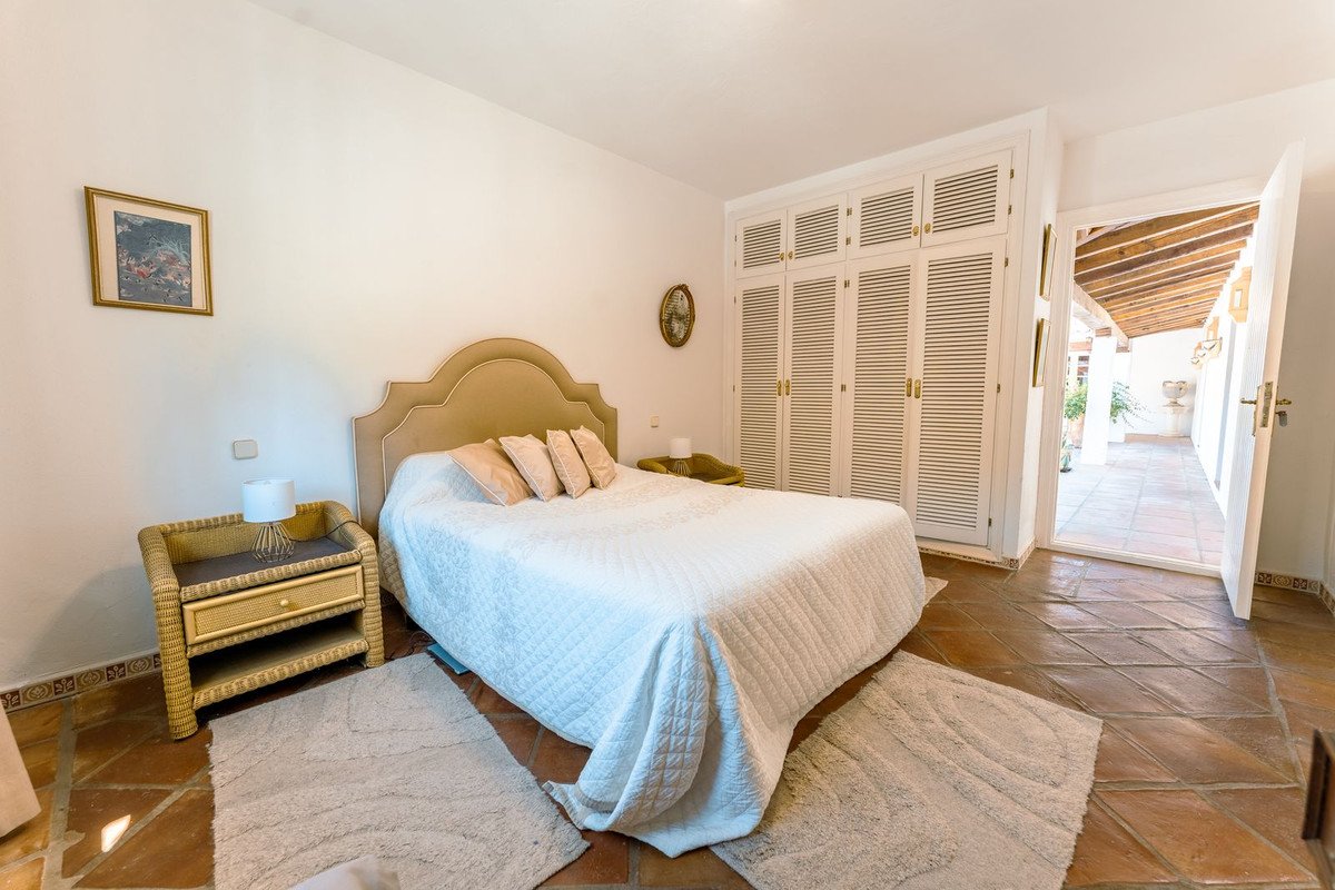 8 Bed Finca - Cortijo in Cancelada