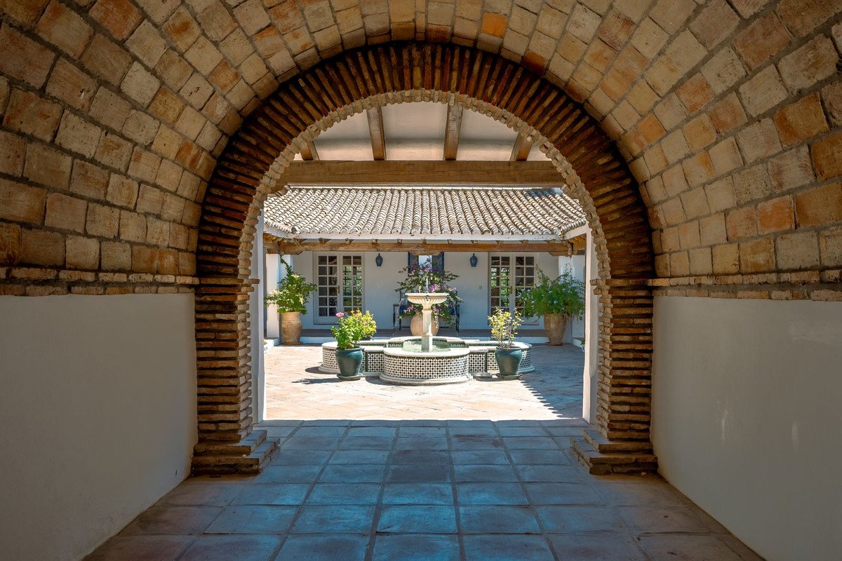 8 Bed Finca - Cortijo in Cancelada