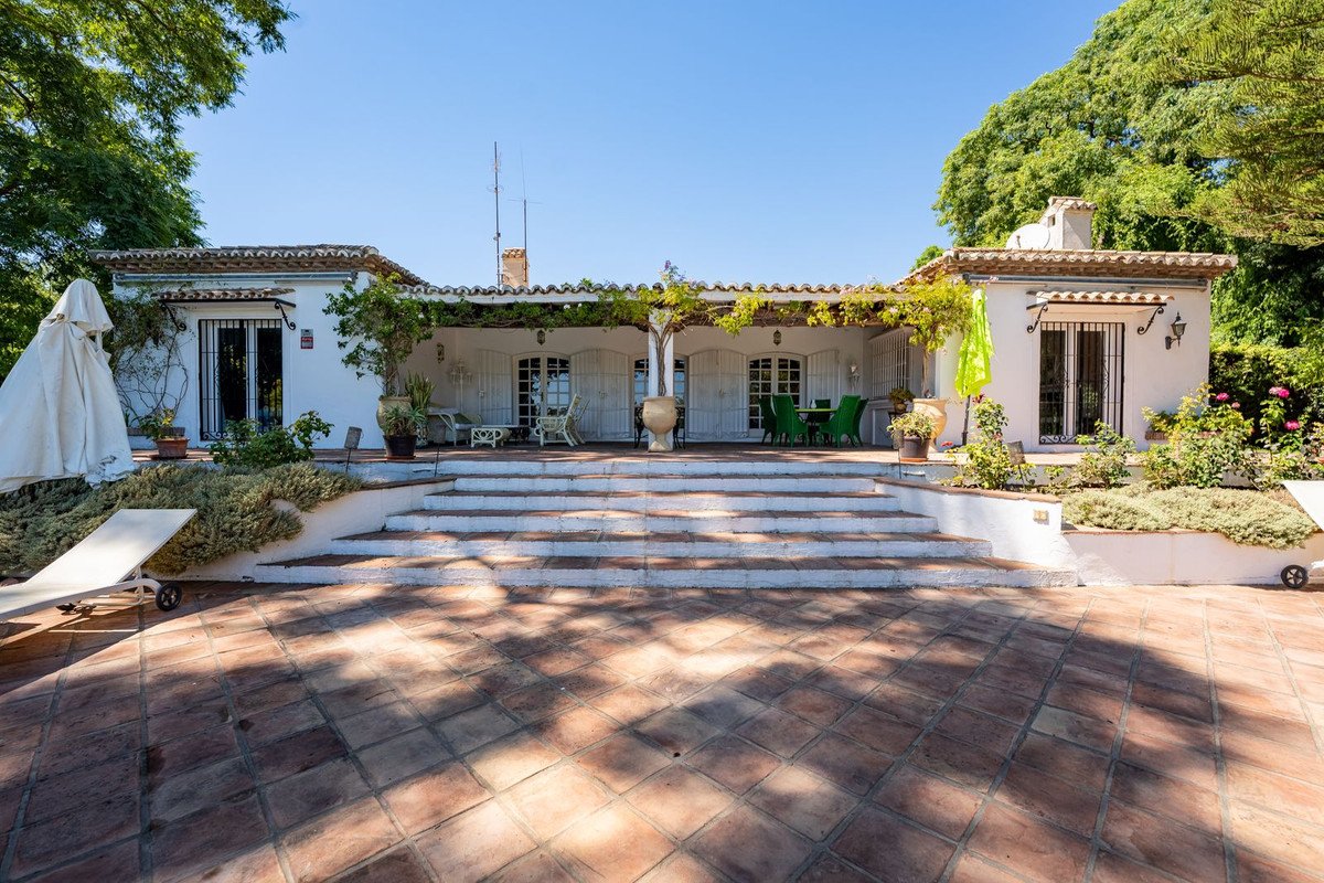 8 Bed Finca - Cortijo in Cancelada