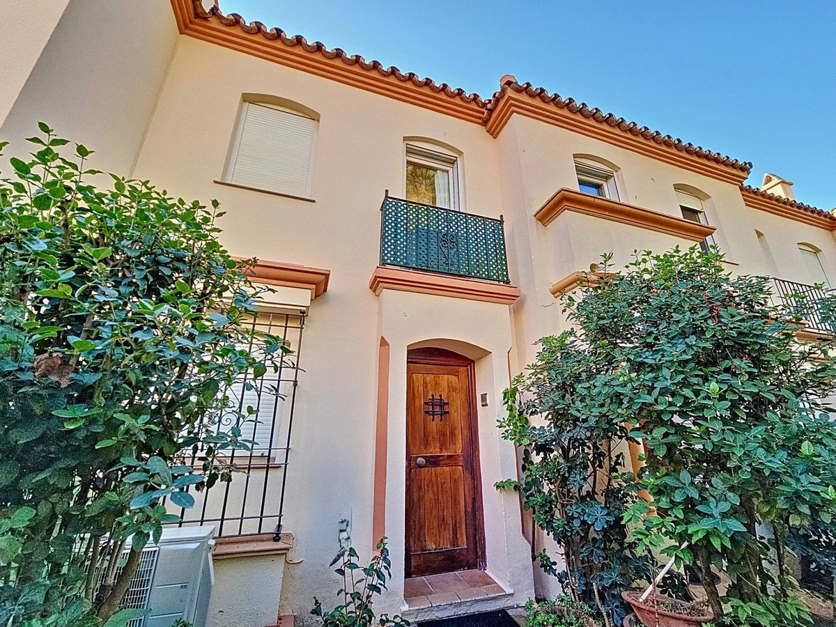 5 Bed Townhouse in Estepona