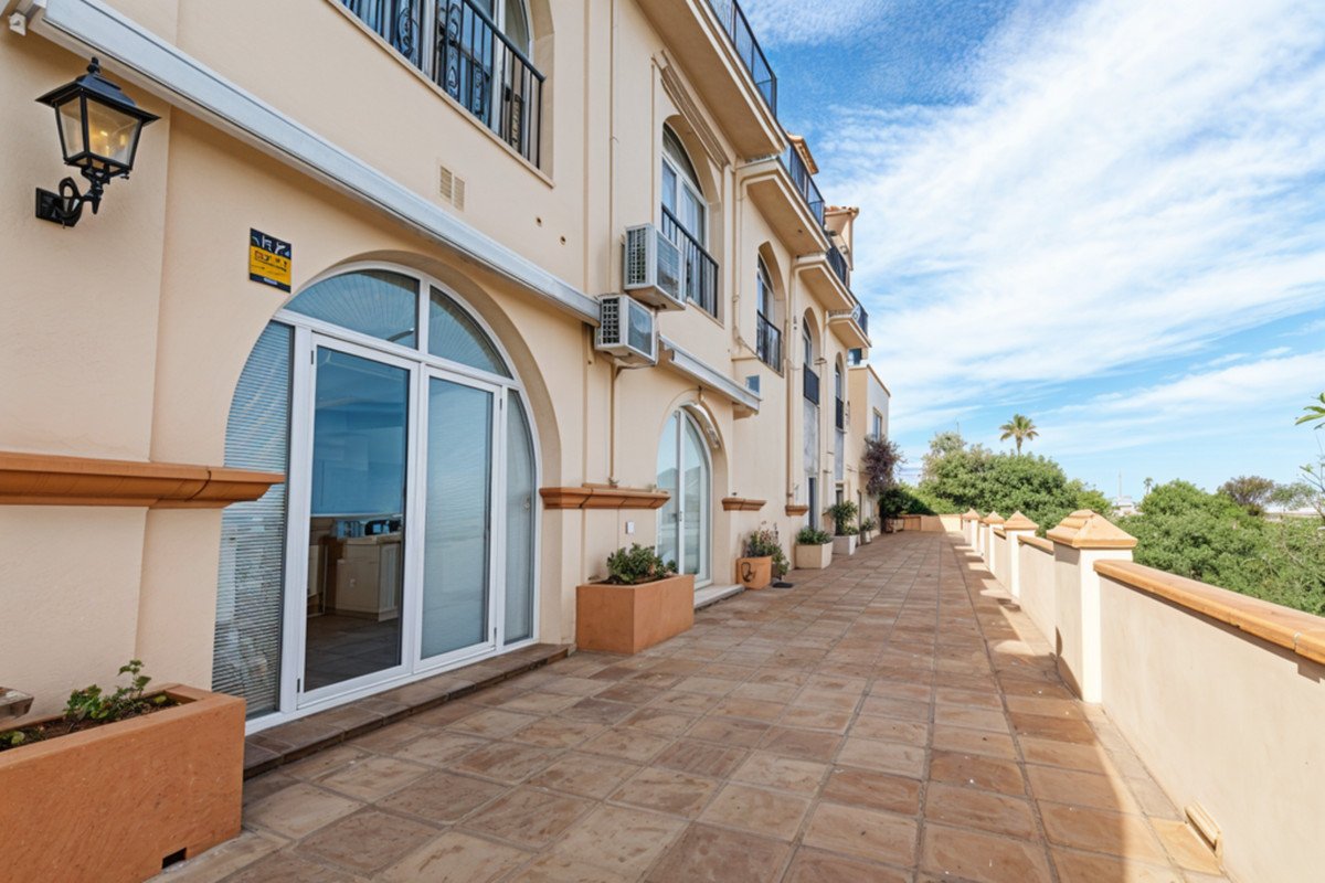 5 Bed Townhouse in Estepona