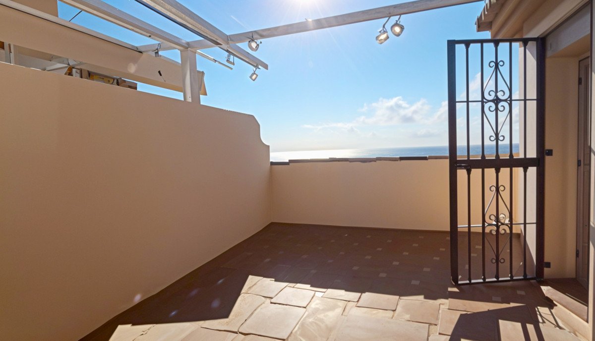 5 Bed Townhouse in Estepona