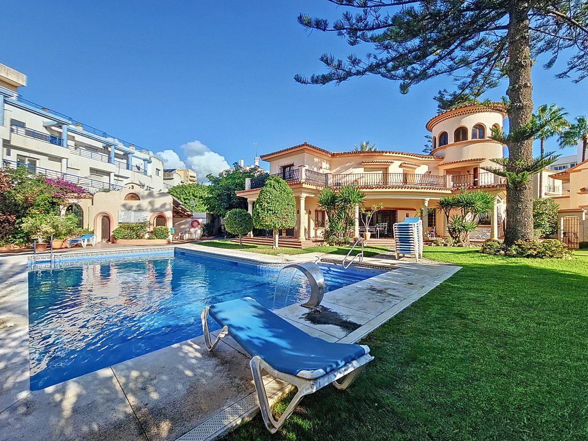 5 Bed Townhouse in Estepona