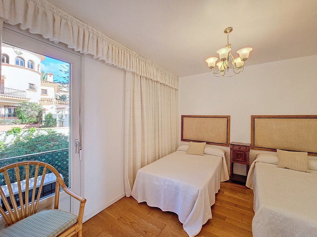 5 Bed Townhouse in Estepona