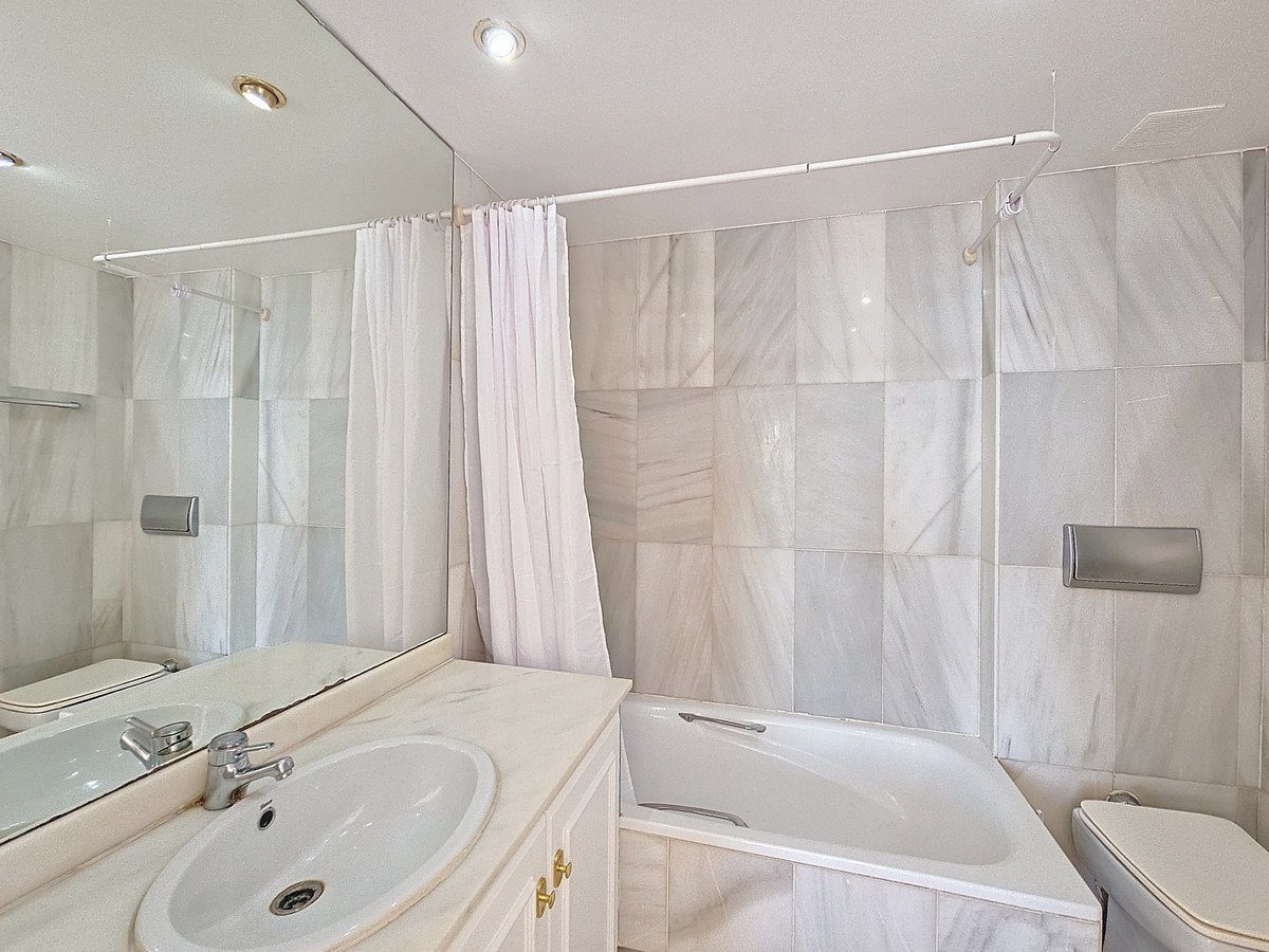 5 Bed Townhouse in Estepona