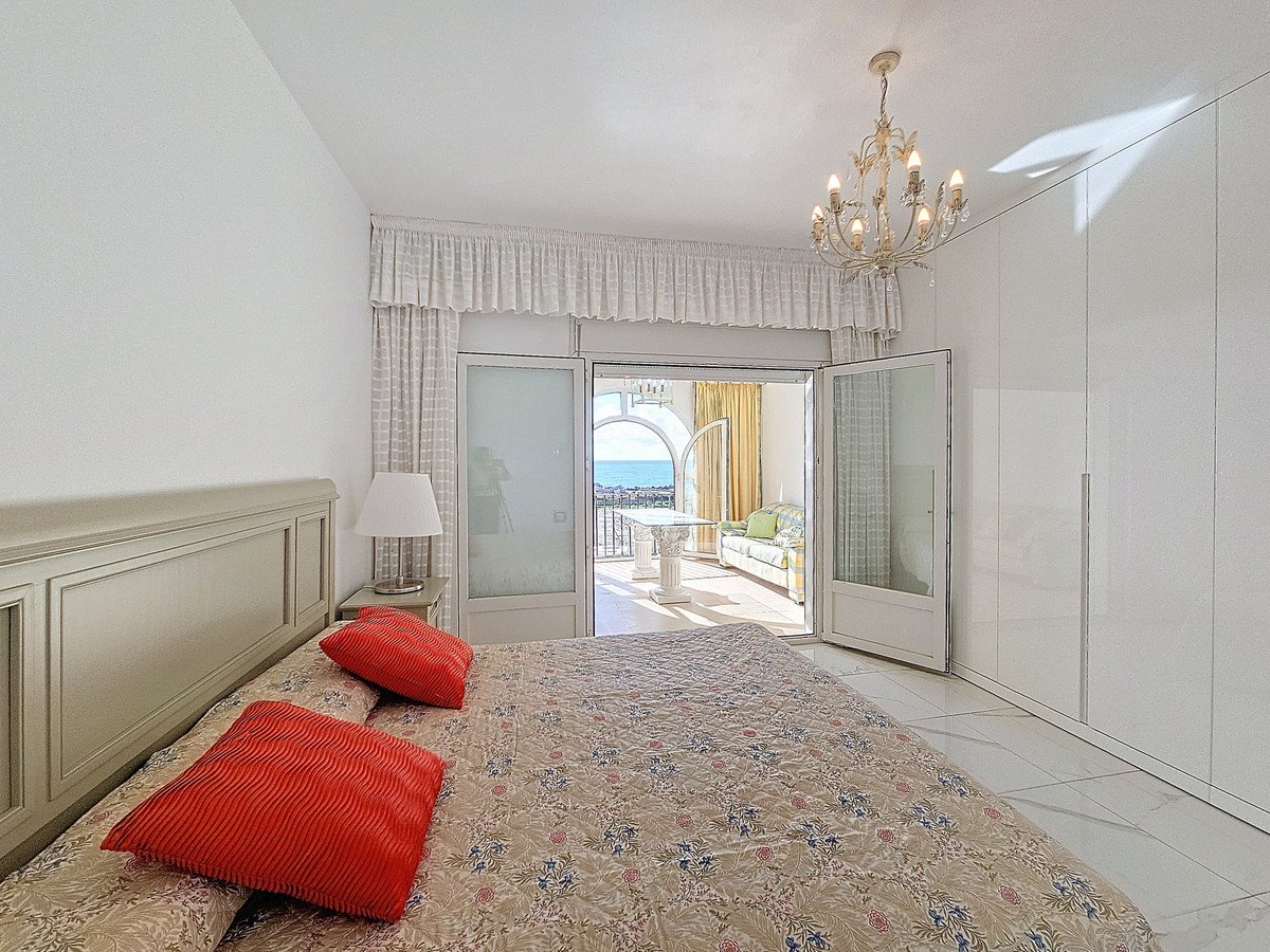5 Bed Townhouse in Estepona
