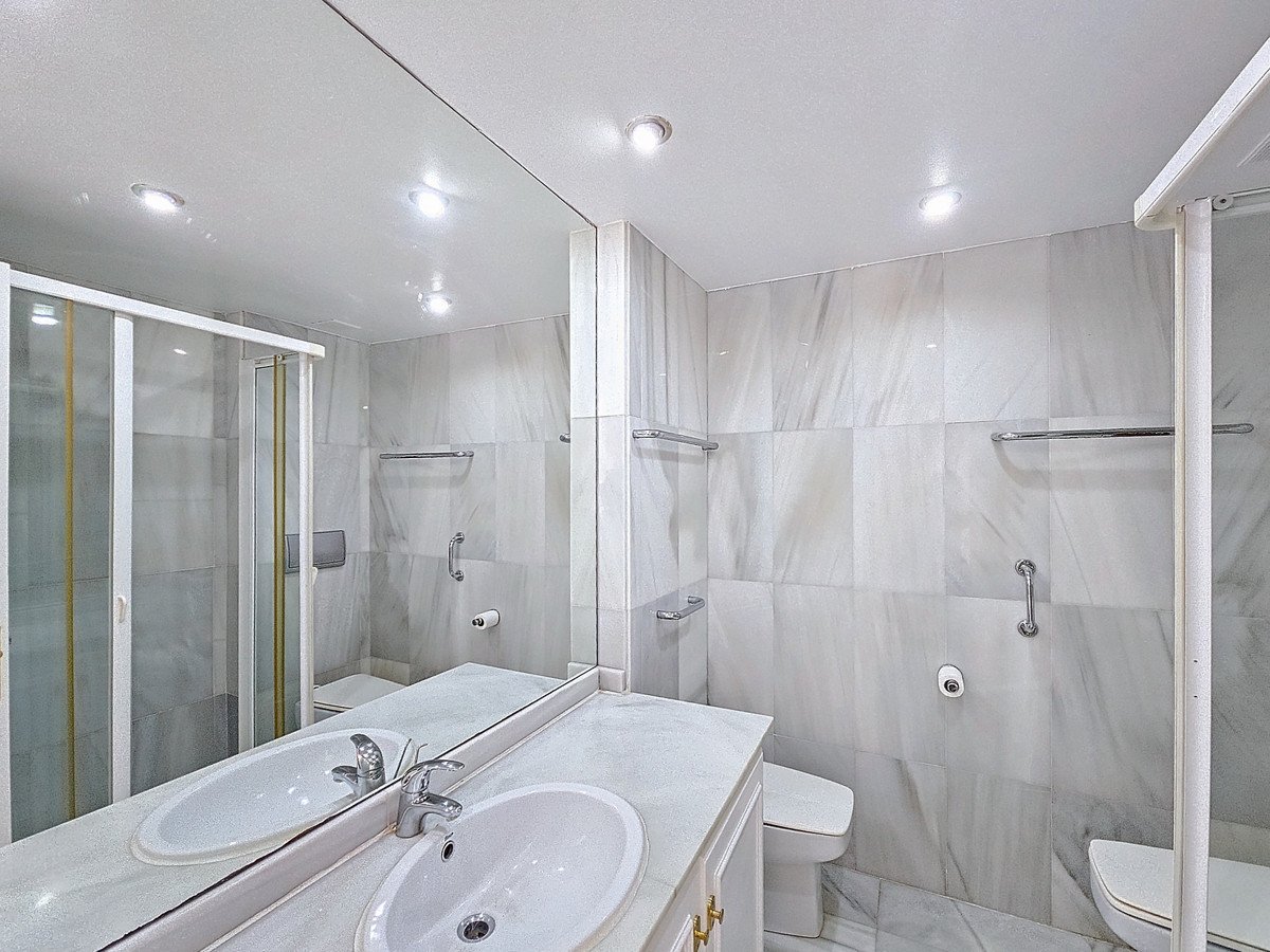 5 Bed Townhouse in Estepona