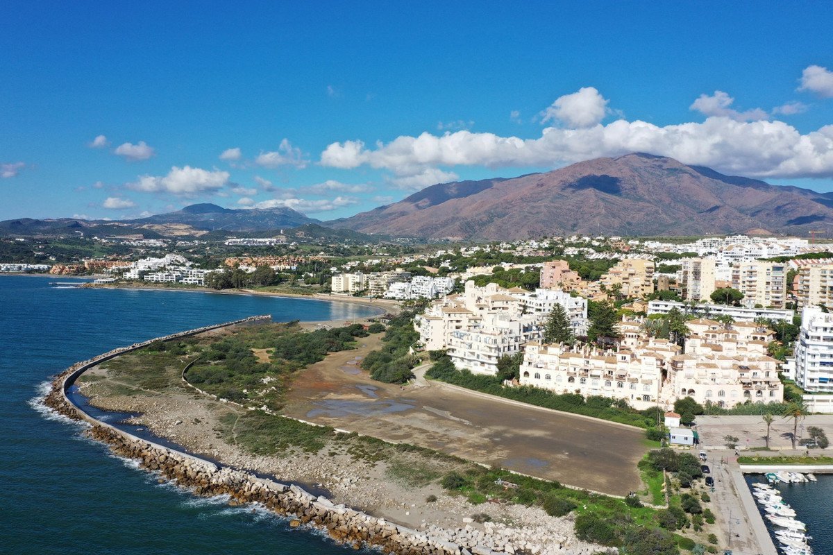5 Bed Townhouse in Estepona