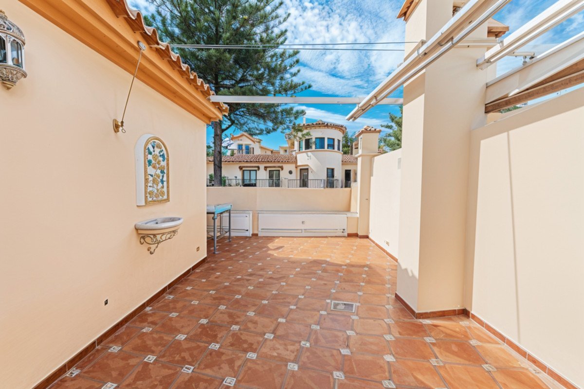 5 Bed Townhouse in Estepona