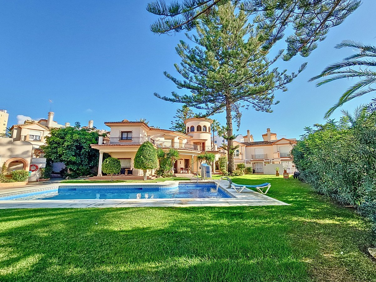 5 Bed Townhouse in Estepona