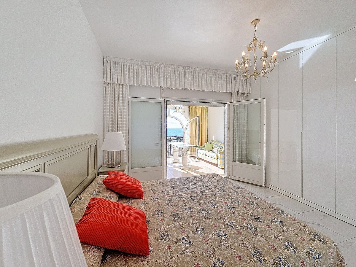 5 Bed Townhouse in Estepona
