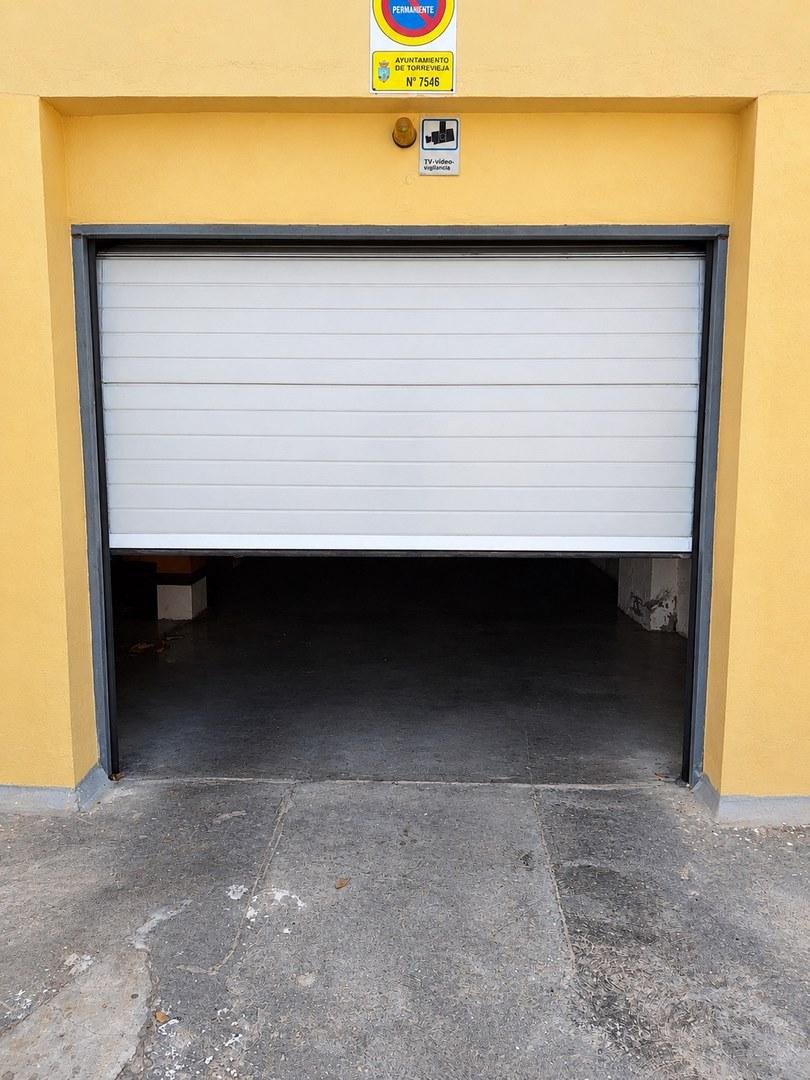 Garage in La Mata