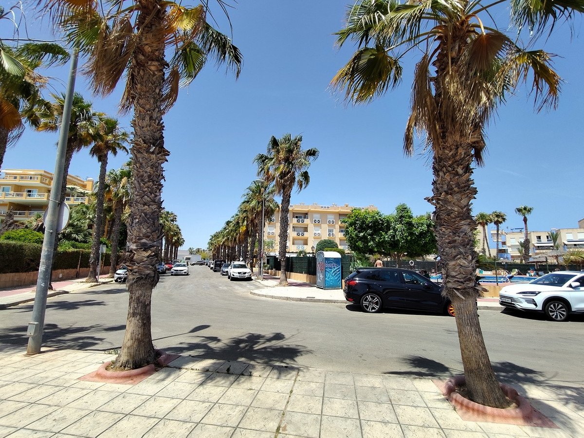 2 Bed Middle Floor Apartment in Cabo Roig