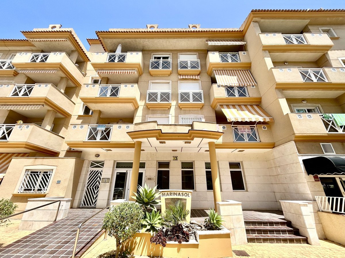2 Bed Middle Floor Apartment in Cabo Roig