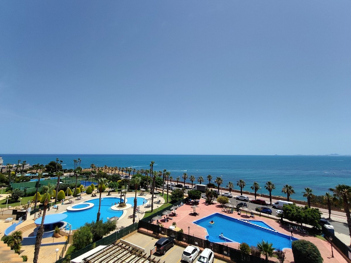 2 Bed Middle Floor Apartment in Cabo Roig