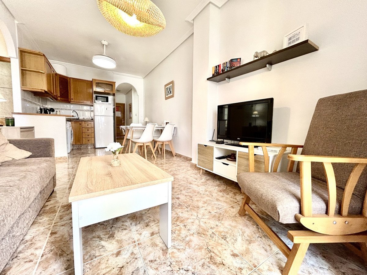 2 Bed Middle Floor Apartment in Cabo Roig