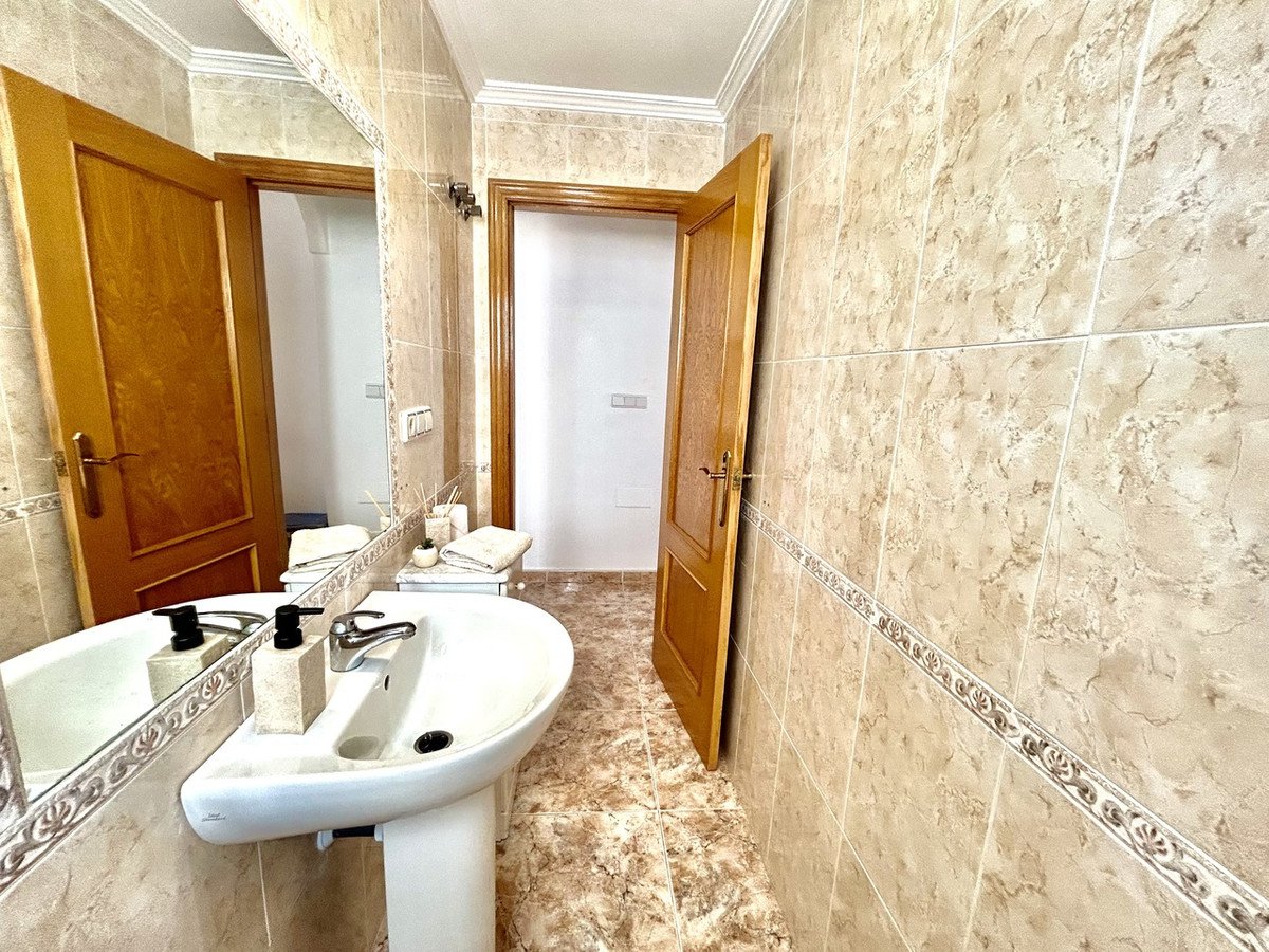 2 Bed Middle Floor Apartment in Cabo Roig