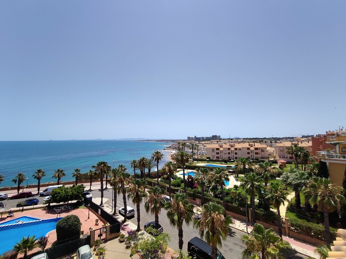 2 Bed Middle Floor Apartment in Cabo Roig
