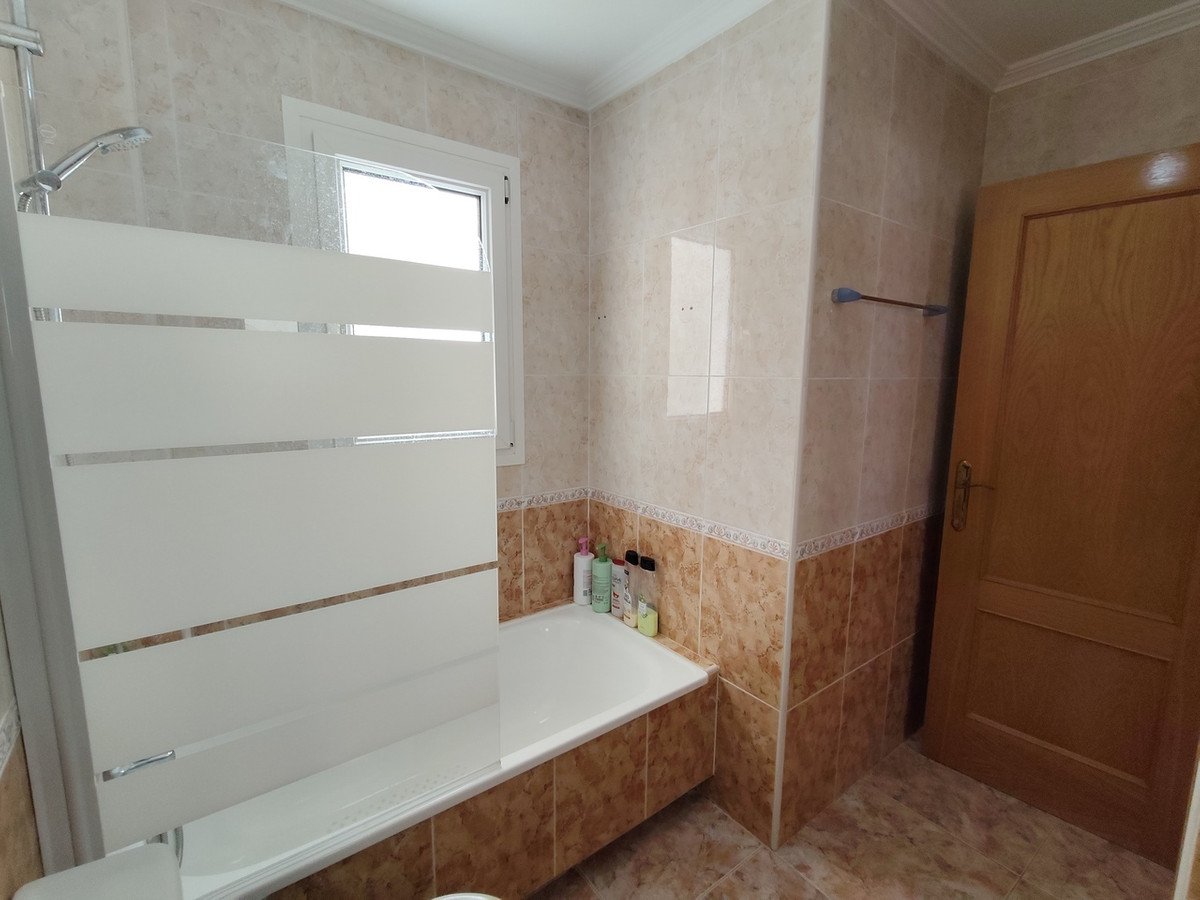 2 Bed Middle Floor Apartment in Cabo Roig