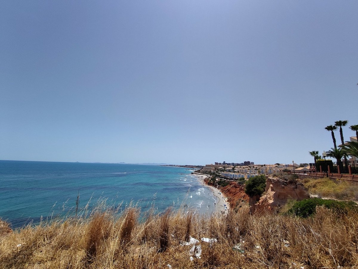 2 Bed Middle Floor Apartment in Cabo Roig