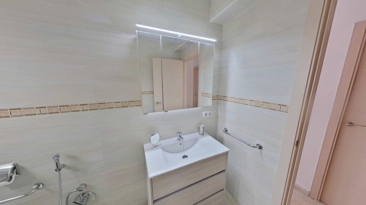 3 Bed Middle Floor Apartment in Marbella