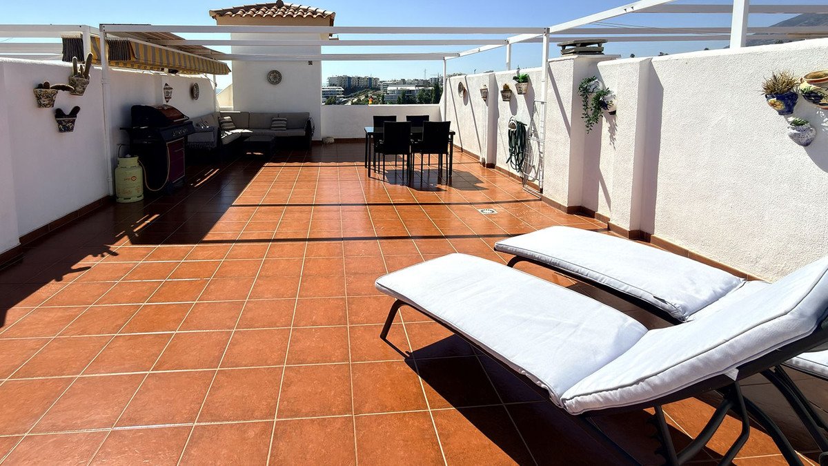 2 Bed Top Floor Apartment in Benalmadena