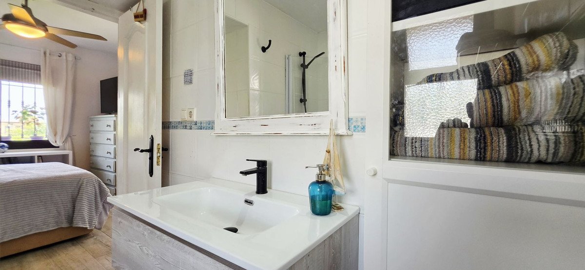 2 Bed Ground Floor Apartment in Riviera del Sol
