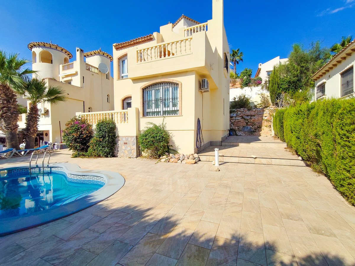 3 Bed Detached Villa in Villamartin
