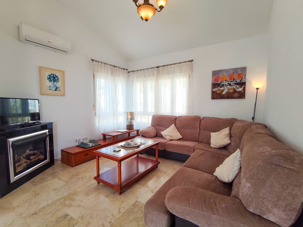 3 Bed Detached Villa in Villamartin