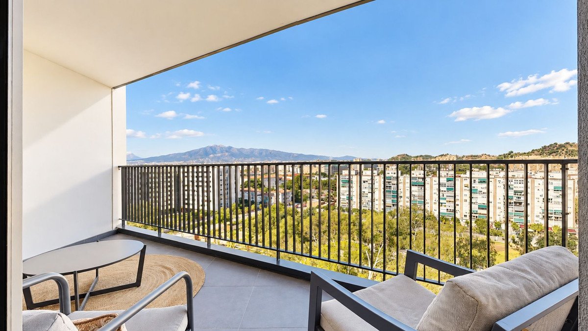 3 Bed Middle Floor Apartment in Martiricos