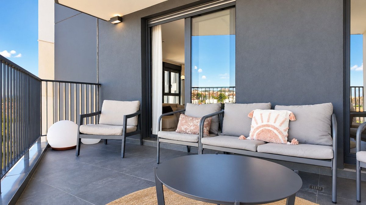 3 Bed Middle Floor Apartment in Martiricos