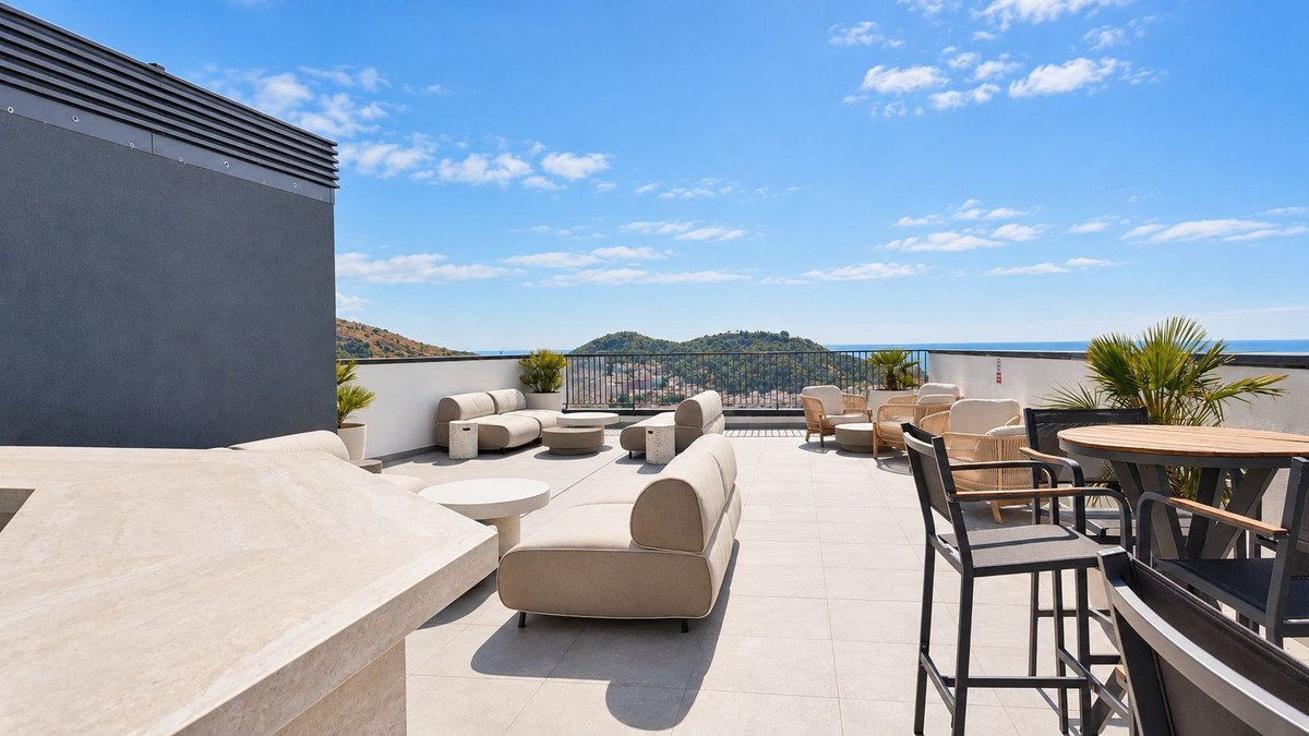 3 Bed Middle Floor Apartment in Martiricos