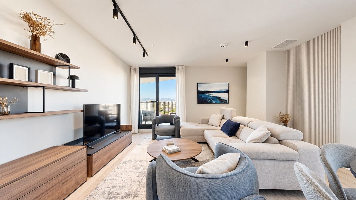 3 Bed Middle Floor Apartment in Martiricos