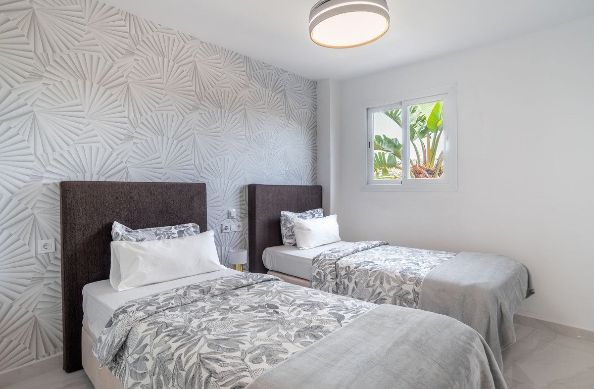 2 Bed Middle Floor Apartment in Elviria