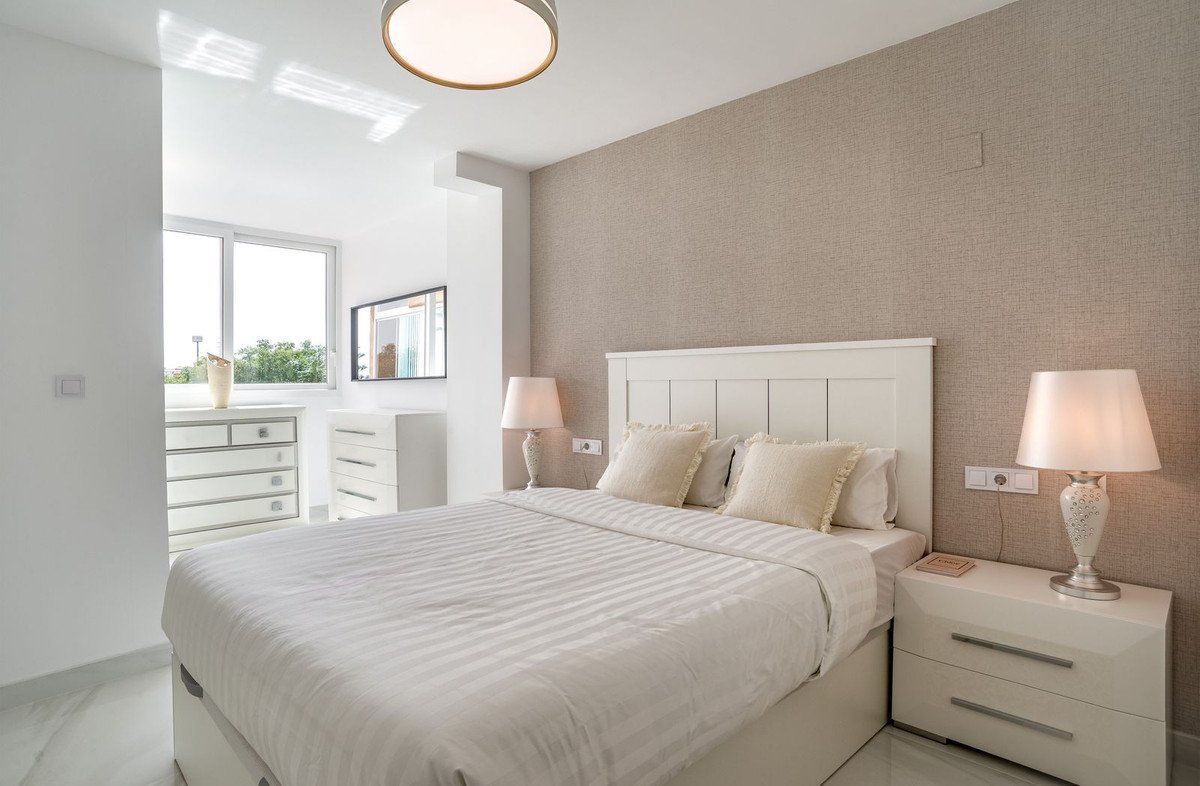2 Bed Middle Floor Apartment in Elviria