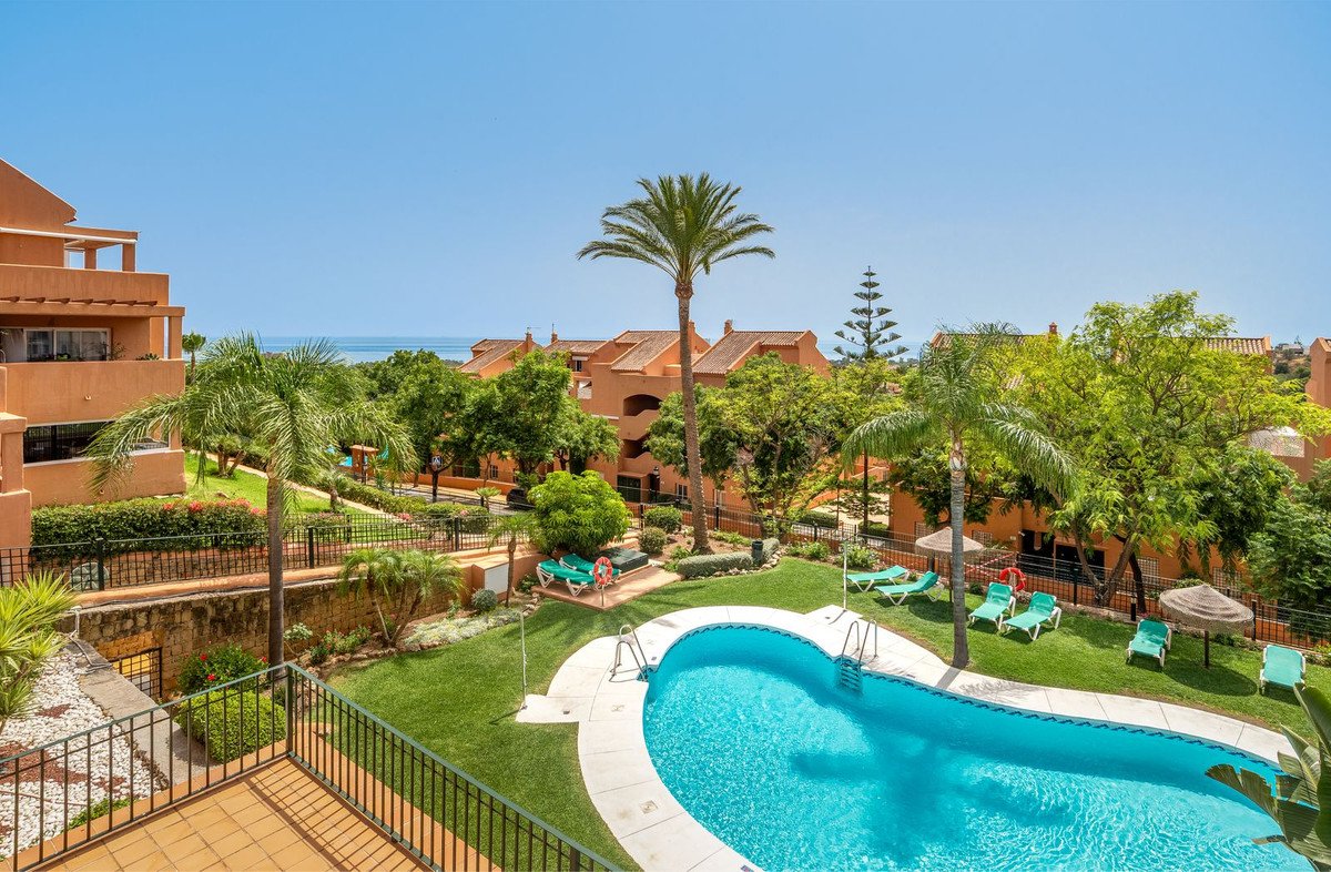 2 Bed Middle Floor Apartment in Elviria