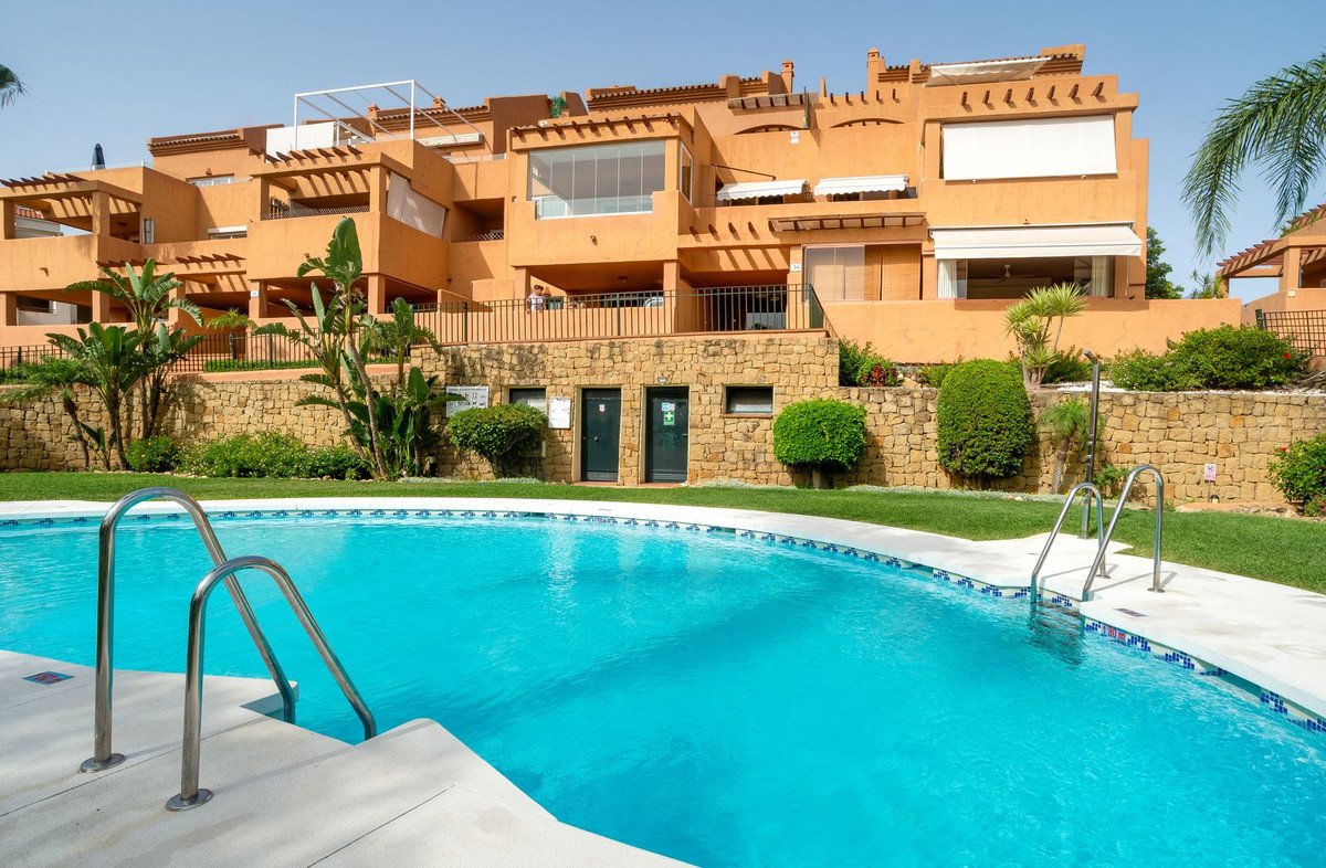 2 Bed Middle Floor Apartment in Elviria