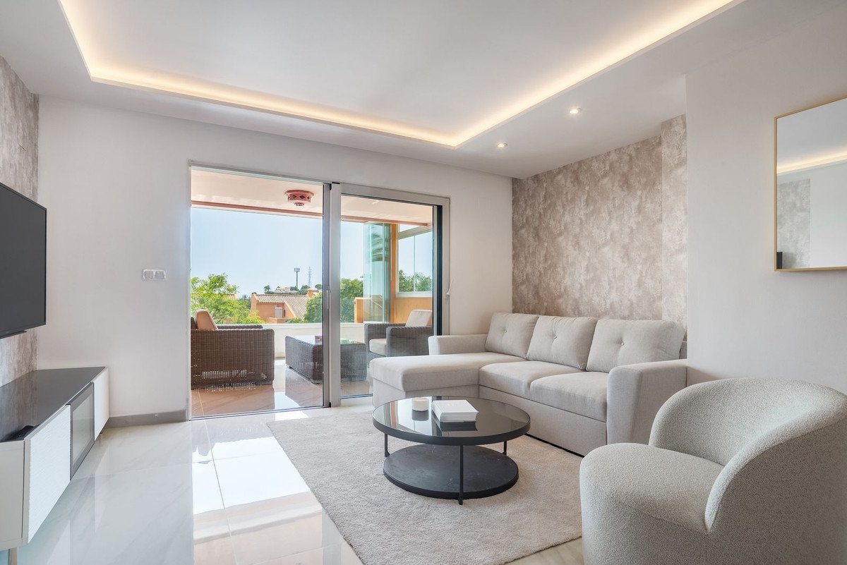 2 Bed Middle Floor Apartment in Elviria
