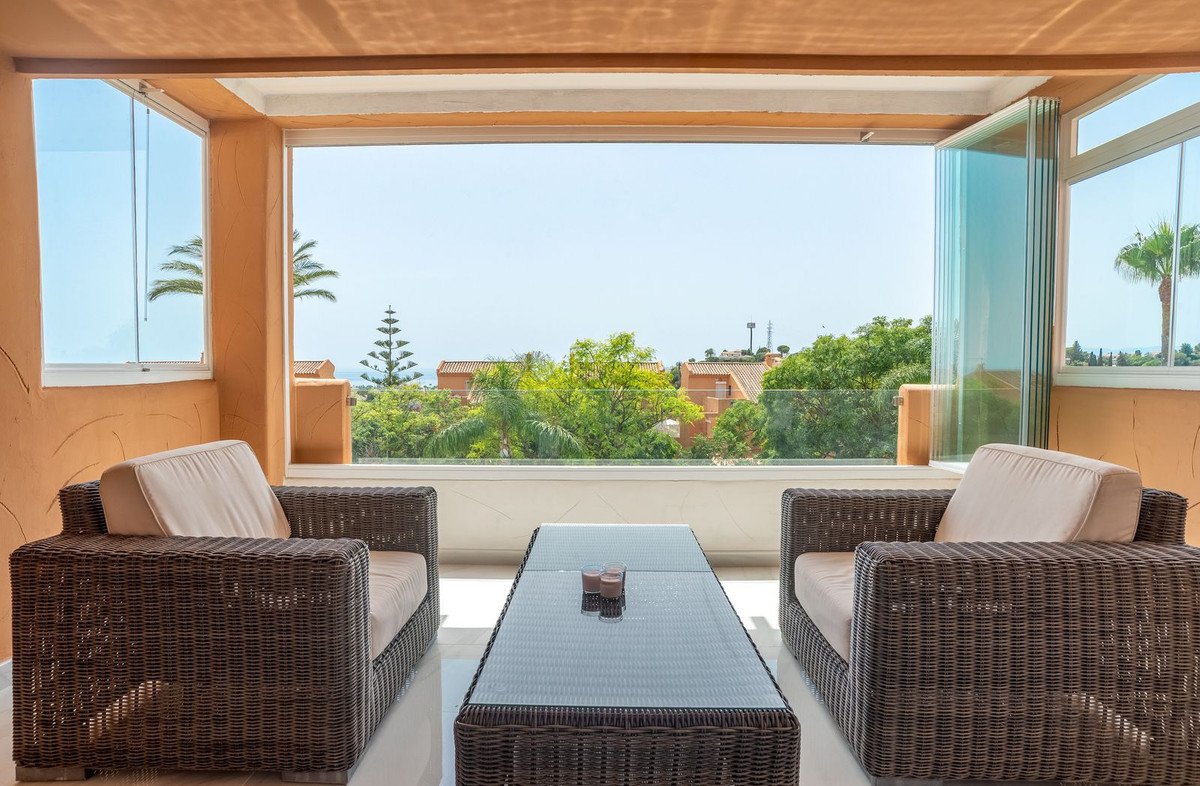 2 Bed Middle Floor Apartment in Elviria