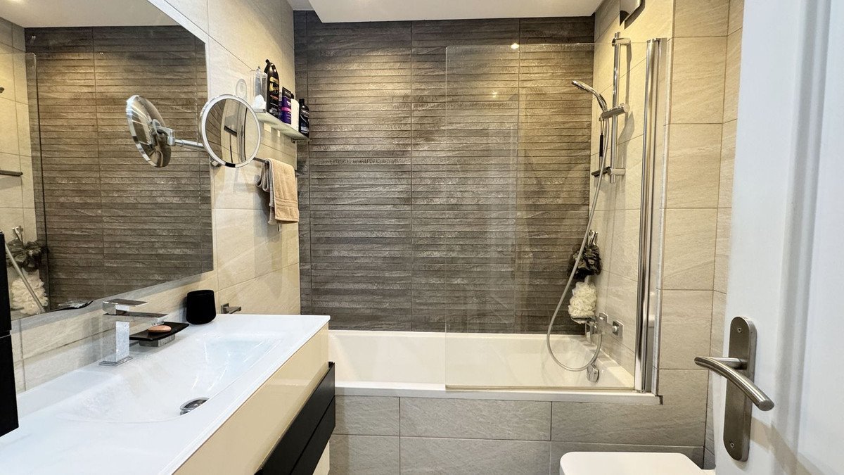 4 Bed Top Floor Apartment in Los Almendros