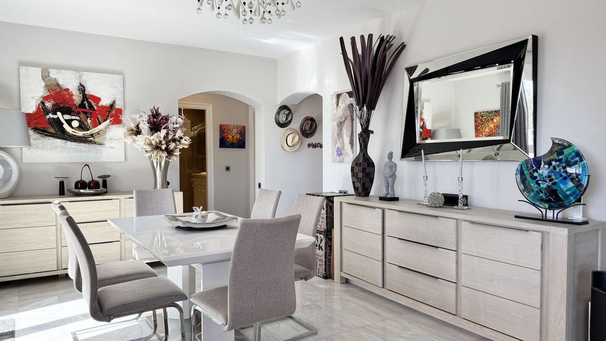 4 Bed Top Floor Apartment in Los Almendros